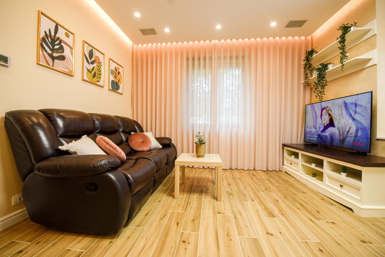 Green Leafy Brasov - Ideal 2 Bedroom Apartment Exterior photo
